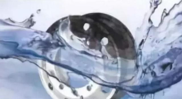 鑄造(zào)與鍛造(zao)的區别(bie)，90%的車友(you)都不知(zhi)道